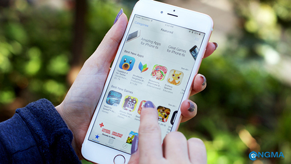 Khách hàng thông minh sẽ chọn mua hàng trên mobile app Khách hàng thông minh sẽ chọn mua hàng trên mobile app